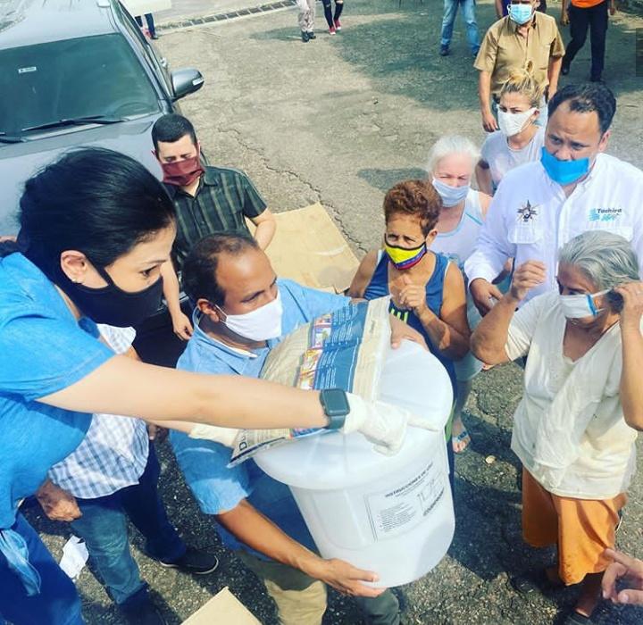 prefectostach's tweet photo. Desde la #PrefecturadePanamericano agradecemos al @GobiernoTachira por asistir a la comunidad 1ro de Mayo en Coloncito, brindando el tratamiento y potabilizacion del agua en la prevencion del dengue. @dirpoliticatachira @laidygomez_1 #PrefectosContigo #Tachira #QuedateEnCasa https://t.co/hAfOZpa9nt