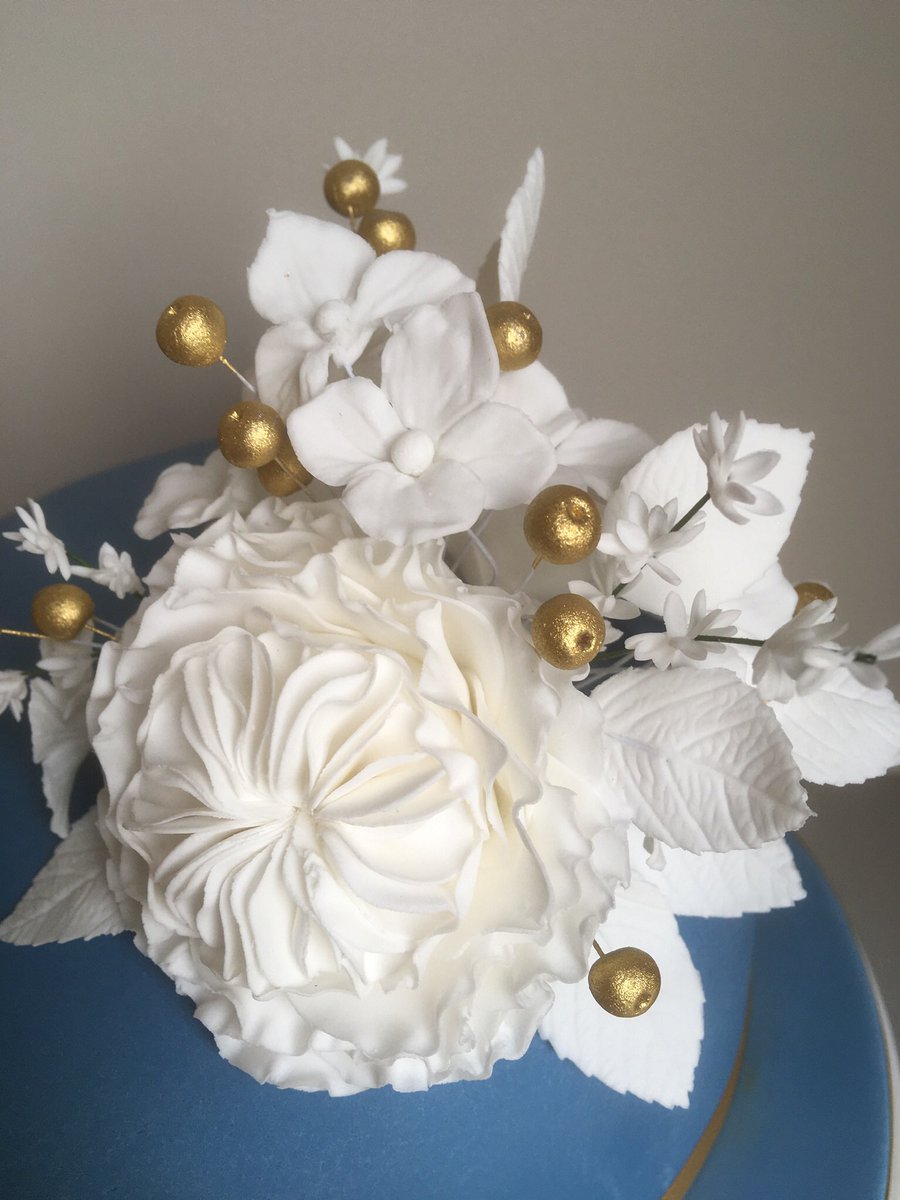 porshamcakesuk's tweet photo. Sugar flowers for a 65th Anniversary cake. #sugarflowers #porshamcakes #SmallBusiness #anniversarycake #fooddrinkdevon #cake #devoncake #cakepro #devoncakesupplier #Plymouth #Dartmoor @porshamcakesuk @FoodDrinkDevon @muddydevon https://t.co/zS7tn8RrSX