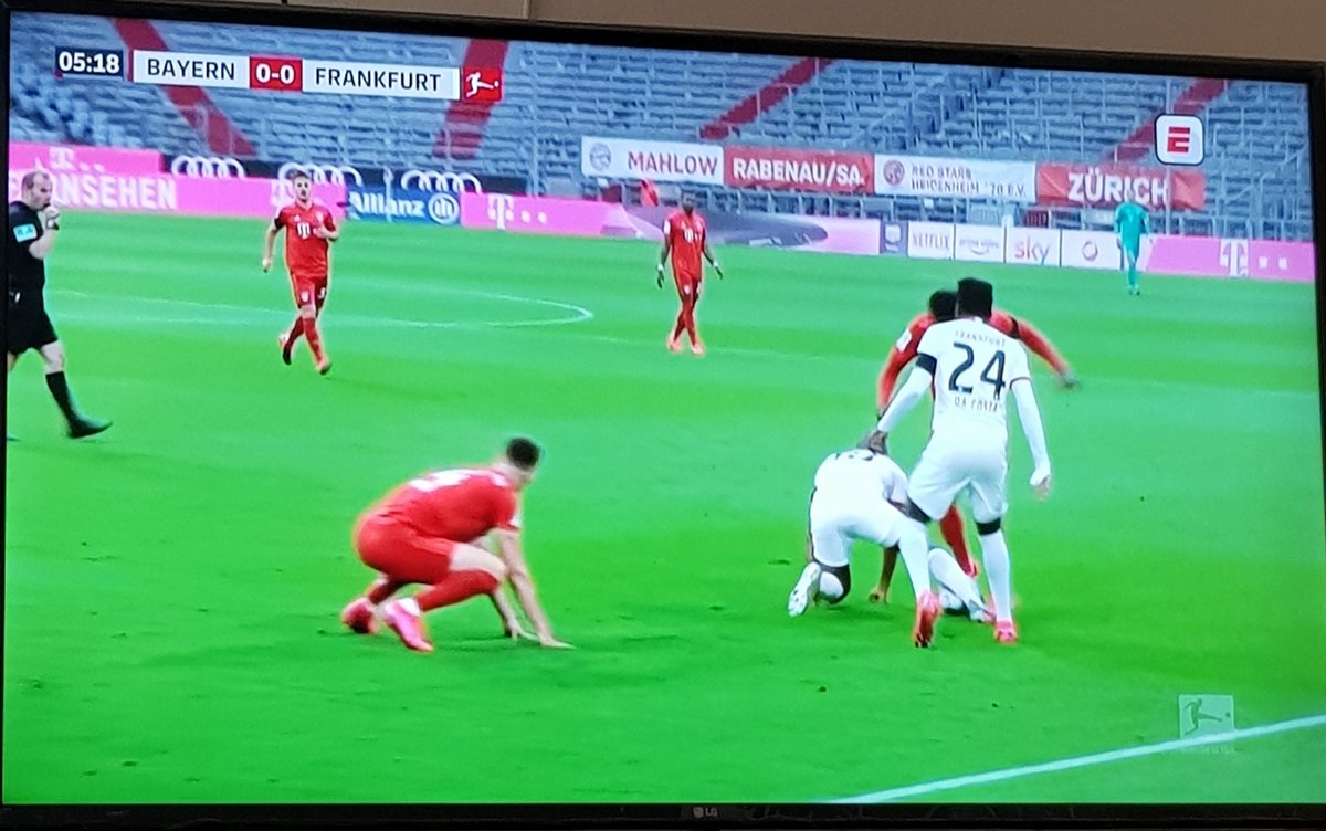 ElImperioBarber's tweet photo. @ESPNFutbolClub 
El mejor jugador sudamericano en la Bundesliga es Claudio Pizarro @pizarrinha el bombardero de los Andes #BUNDESLIGAxESPN https://t.co/deceB9E45e