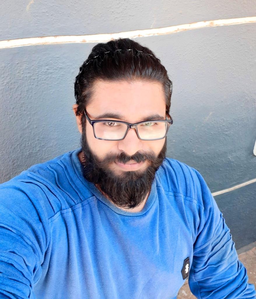 S4NDY07's tweet photo. "आपली पण एंट्री फाॅर #दाढीचा_दरारा 🔥
#Beardsome
#Lockdown
#HomeQuarantine https://t.co/7jQUgFh6uK