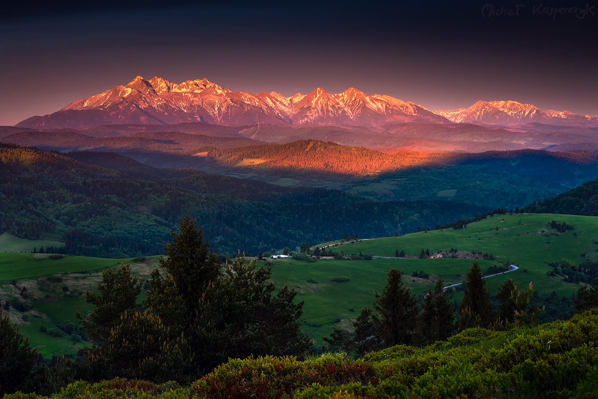 Tatromaniakpl's tweet photo. Dzisiejszy poranek z widokiem na Tatry.

fot. Michał Kasperczyk https://t.co/z9R3scWQp0