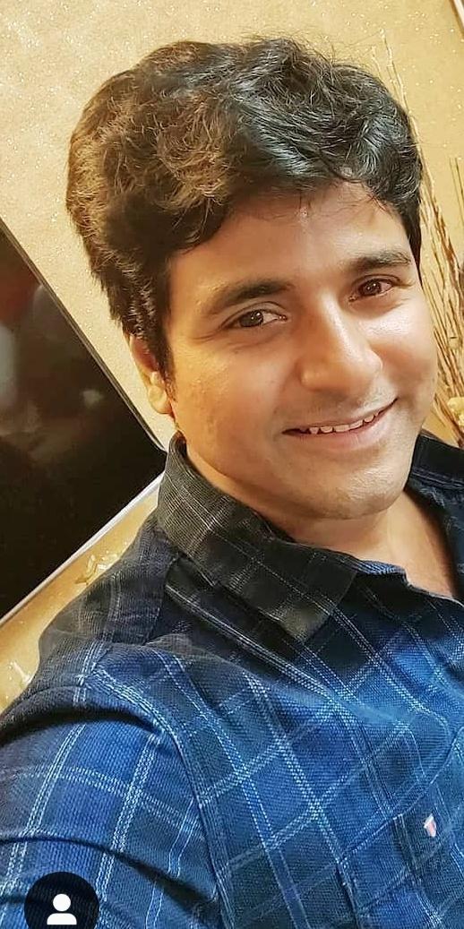 Regarding SK Look in  #DoctorSK in a proper Stubble/trimmed Meesai + Beard Look?! Saw Pic 1 Week ago with clean shave Look like RemoClean Shave with specs?! For  #HERO he has MK kind LookClean shave - Stubble Meesai/SpikyJust in Hero he has longer hair and stubble beard