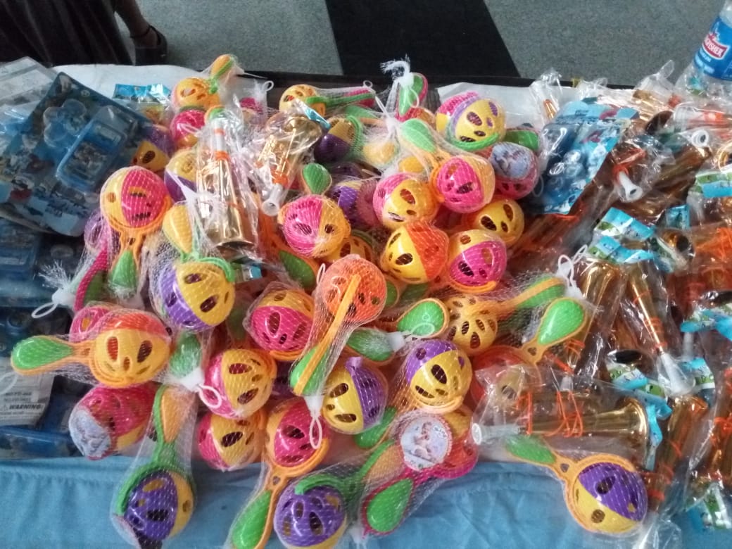 #IndianRailways &amp; #Reasi Distt Admn collaborated with NGOs to provide toys, gifts &amp; chocolates to small children aboard the Shramik Special Train from Katra to Chattarpur, M.P
<a href="/GM_NRly/">GM Northern Railway</a> <a href="/RailMinIndia/">Ministry of Railways</a> <a href="/PMOIndia/">PMO India</a> <a href="/Chetan_IRTS/">Chetan Taneja</a> @drmfzr <a href="/PIBSrinagar/">PIB in Jammu Kashmir & Ladakh</a> <a href="/PiyushGoyalOffc/">Piyush Goyal Office</a> <a href="/IRTSassociation/">IRTS Association</a>