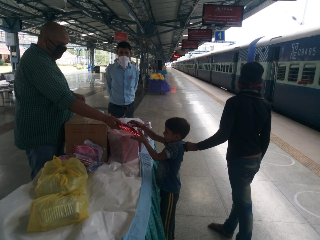 The smiles on the faces are priceless. Adequate Food and water arrangements also made for the Shramik Special Passengers at Shri Mata Vaishno Devi Katra Rly Stn.

<a href="/DCReasi1/">DC Reasi</a> <a href="/Chetan_IRTS/">Chetan Taneja</a> <a href="/pccm_nr/">PCCM.NR</a> <a href="/GM_NRly/">GM Northern Railway</a> <a href="/IRTSassociation/">IRTS Association</a> @drmfzr <a href="/PIBSrinagar/">PIB in Jammu Kashmir & Ladakh</a> <a href="/radionews_jammu/">Akashvani News Jammu</a> <a href="/PiyushGoyal/">Piyush Goyal</a>
