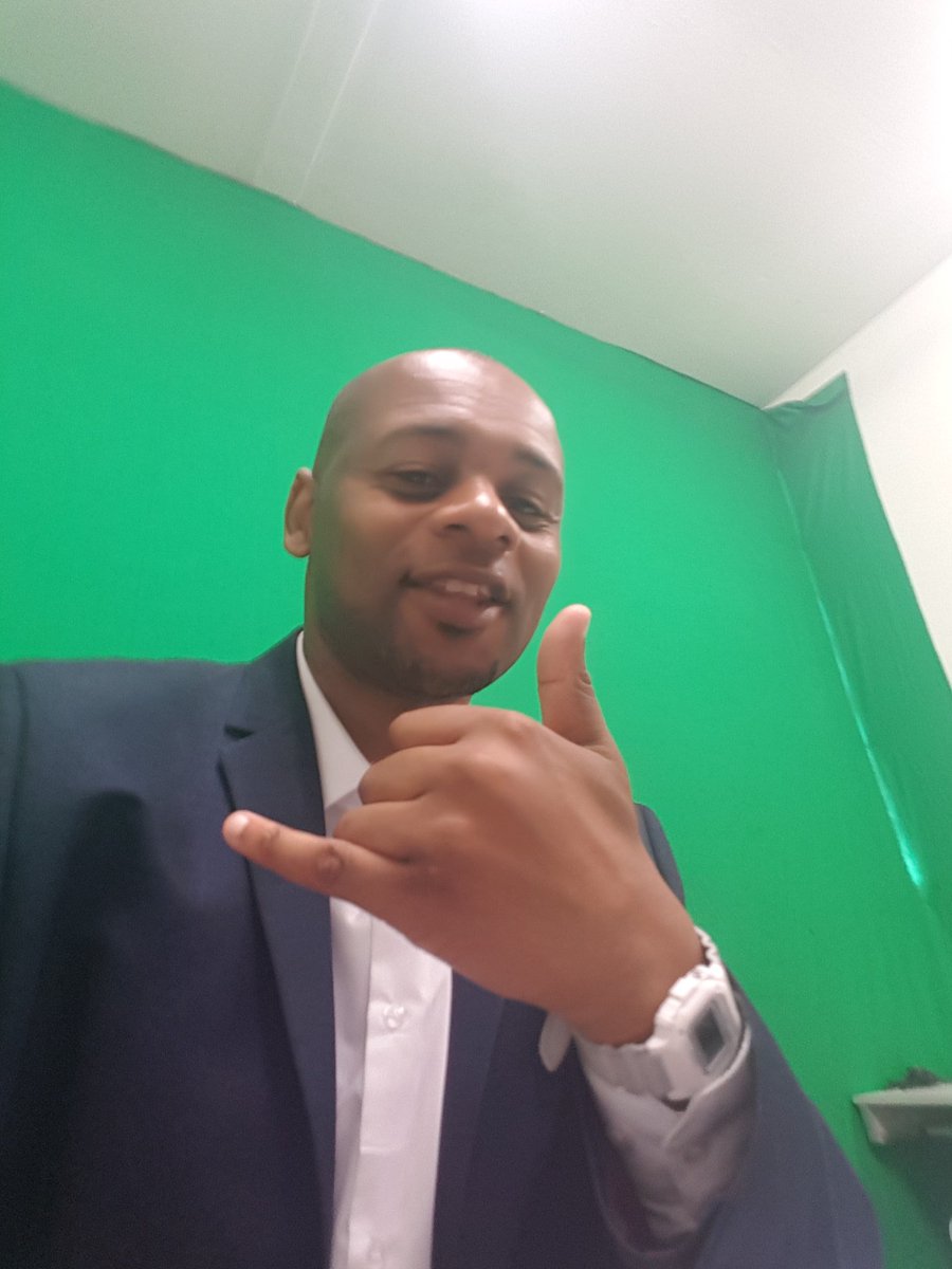 80s_big's tweet photo. Surrounded by Paper and creativity
#thebig80sshow #onlinetvshow #presenter
#filming
#greenscreen
#tv
#suitedandbooted
#morefun
#lightscameraaction
#cameraone
#televisionstudio
#1980s #80smusic #80smovies https://t.co/OX50FersNK