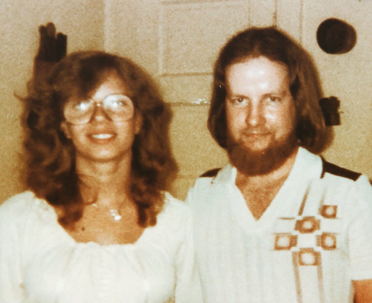 MelanyCAylor's tweet photo. Happy Anniversary to these cool cats! ❤️ #LotsOfYears #Groovy https://t.co/T8WrD0pf2l