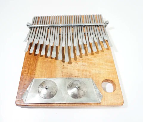 NjariClosely linked to the Njanja sub tribe in Buhera and the Portuguese merchants from Mozambique abt 300 yrs ago. It is popular for entertainment at VaShona's traditional social gatherings. A variant of this mbira is called Njari Manyonga which has more notes  @Wamagaisa