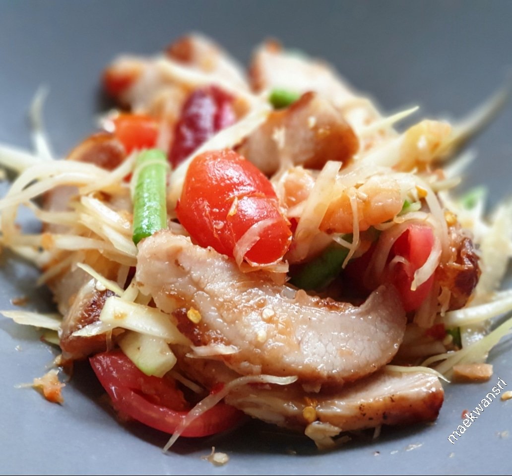KwansriR's tweet photo. ส้มตำคอหมู..ตำกินเองใส่คอหมูก็จะเยอะหน่อย😋 #อร่อยแน่แม่ขวัญศรี https://t.co/SLZeFwLETb