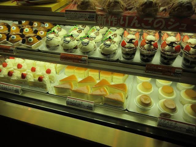 食いしん坊タロウ 旧タイタス Bozu 108 六花亭か柳月のケーキが安いので 帯広外でケーキを食べると値段が高くて驚く T Co Edh5ldha8i Twitter