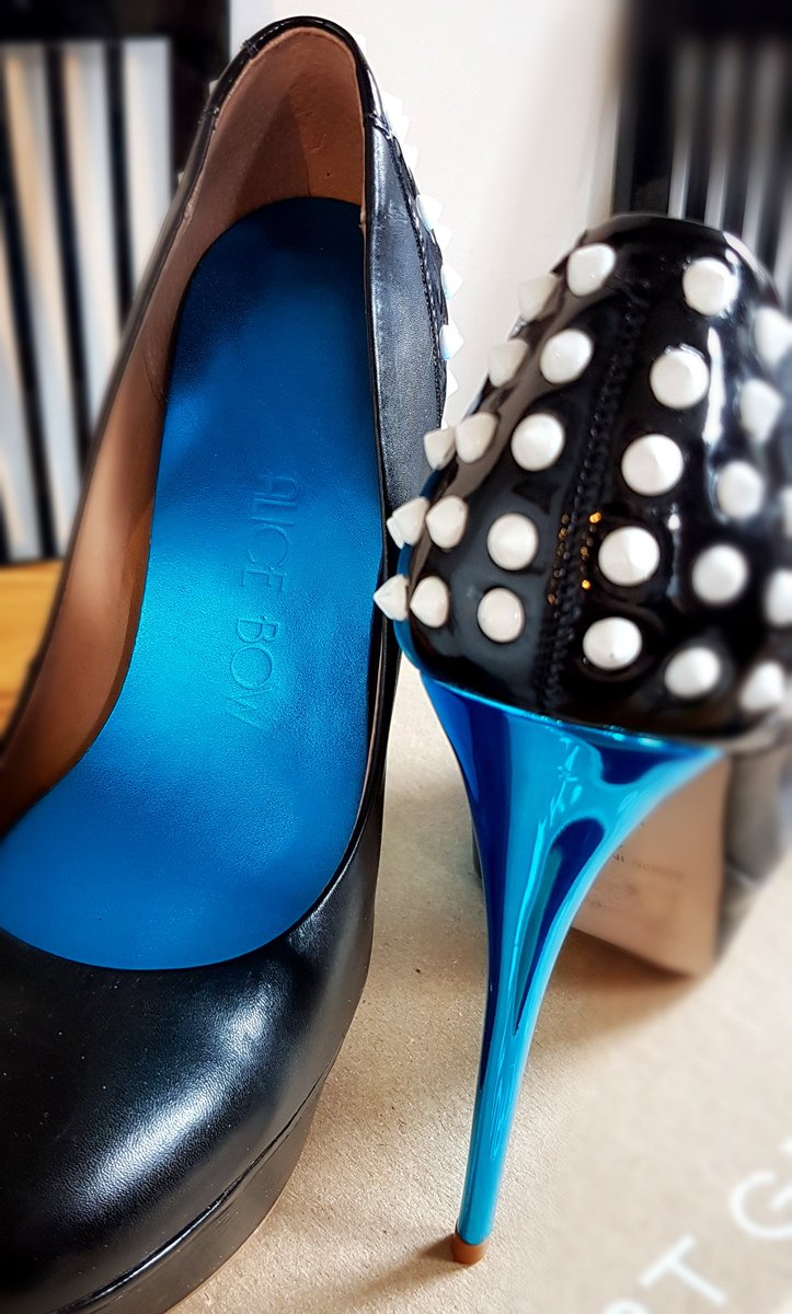 BettyShmem's tweet photo. Oooo...my @AliceBowSTORE insoles have arrived. They match the heels (&amp; #Rexy2) perfectly!! 💙💙 Maybe my shoes won't slip off anymore! Can't wait for red to come back in stock! #OldShoeNewLife #HighHeels https://t.co/Om0el4wZMt