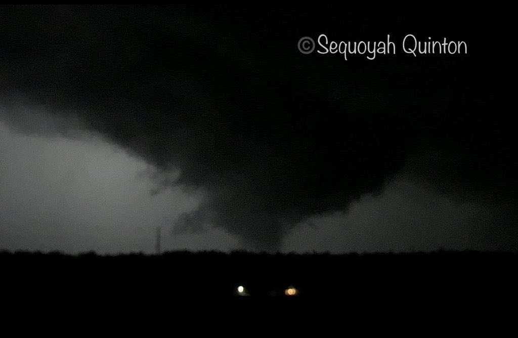 Sequoyah3037's tweet photo. East of Wilburton OK, Last Night.  #okwx https://t.co/ZTJHMF5w7L