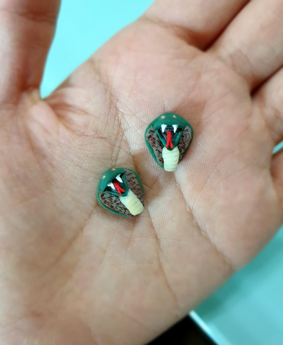 xmastreefarm13's tweet photo. In honour of the #Reputation merch being re-released, I made Karyn out of polymer clay!! And look, they even glow beautifully in the dark! 💕🐍 I'm turning them into earrings tomorrow, stay tuned for the final result!! 💖 @taylornation13 @taylorswift13 

#SwiftieArtProjectsAreFun https://t.co/IuuxcAfmdY