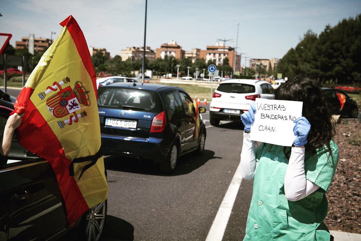 Pedro_Orteg's tweet photo. No sé de quién es la foto pero no creo que haya mejor resumen para el día de hoy. 

Vuestras banderas no curan #ElVirusSoisVoxotros https://t.co/gTnR3ycVfB