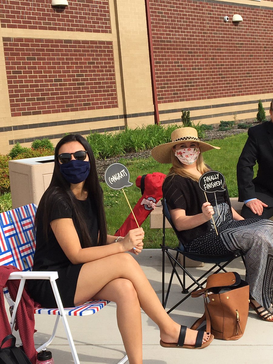 Everyone is here for graduation. #igtbac <a href="/DrJaivir/">Dr. Jaivir Singh</a> @GarileeO <a href="/GMHS_Counselors/">GMHS Counselors</a> @Cruiser_Sports