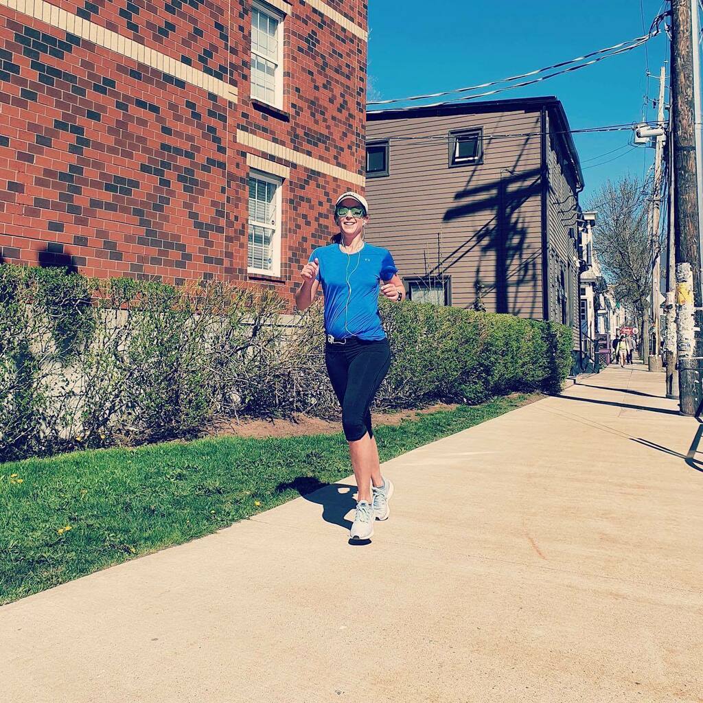 northendrunners's tweet photo. Is that an angel on Leg 2? Cause she flying 👑 #queen #leg2 #virtualcabot https://t.co/8mzgEVL1ne https://t.co/jsEDQLlixp