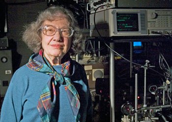 Uživatel Mujeres Con Ciencia na Twitteru: „Esther M. Conwell es sobre todo  conocida por la llamada teoría Conwell-Weisskopf que aclara la manera en la  que los electrones viajan a través de los