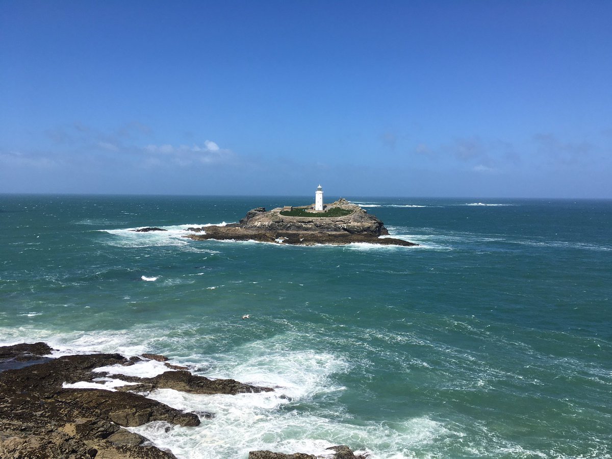 EvocativeCorn's tweet photo. Blowing a gale but beautiful walk from Hell’s Mouth to Gwithian this morning. https://t.co/MPpVQIZ1D7