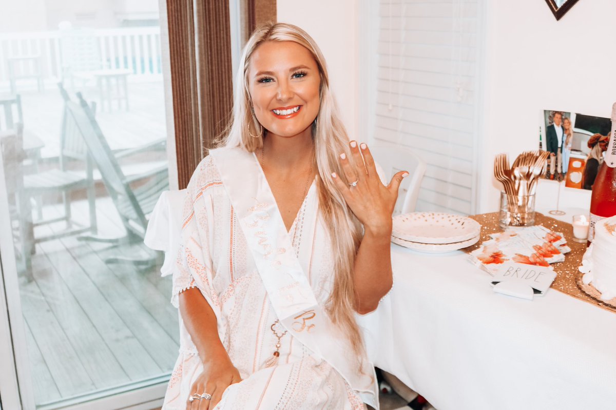 HaileeBarris's tweet photo. I’m gon be a WIFE🥺💍💗 https://t.co/7BUJjcM5l7