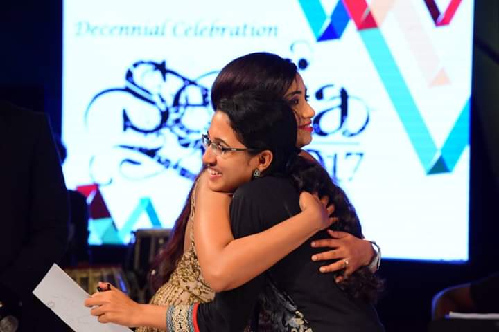 SonaSsg's tweet photo. Uff! This moments♥
The Queen of humbleness whom endevour literally admirable at any envo! ♥
@shreyaghoshal some memories always scroahed heart.♥ #Sentia2017 https://t.co/XeN0kmF14T