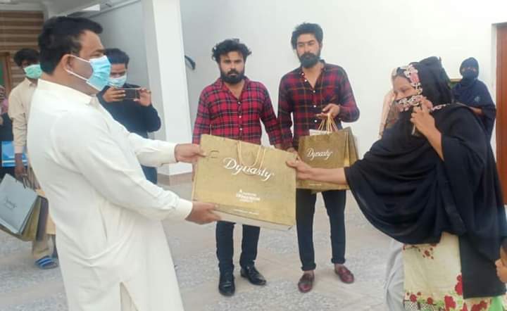 Allahwasayo_B's tweet photo. 3rd Drive CM Sindh Advisor @NawabAliWassan Distributed #Eid_Cloth to Poor families, at Khairpur Mirs,
@BBhuttoZardari @BakhtawarBZ @AseefaBZ https://t.co/lc8QQpe0ml
