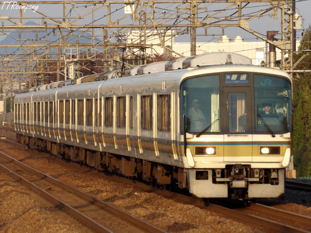 まーたスマホ鉄議論が過激になってますねぇ コンデジ勢 のワイでさえこういうギスギスが続くと一眼勢相手に余計に引けを取っちゃうんだよなぁ みんな仲良くしようや 誰が悪いとか下手とか 言わんでええやん ツイレポ