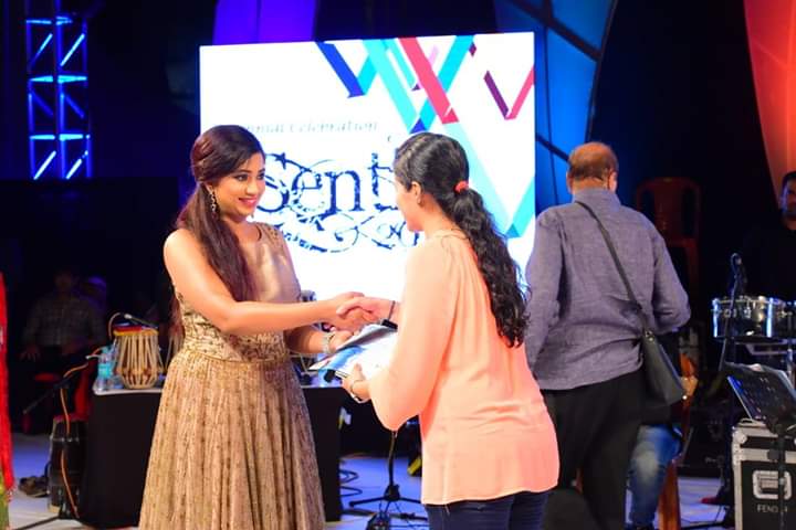 SonaSsg's tweet photo. The Queen with a pure heart who only spreads happiness all around.♥
@shreyaghoshal We love you.♥
#FavThrowback #Sentia2017 https://t.co/ATAXsb3RRb