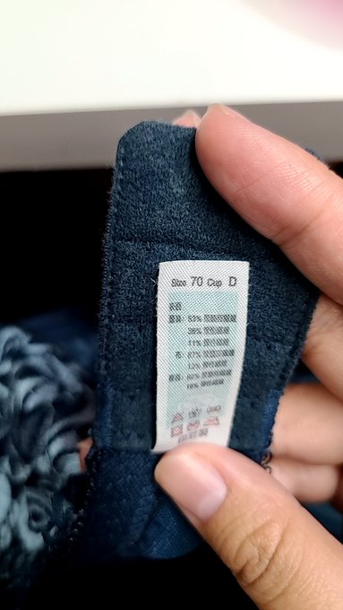 70D已經穿不太下了XD 真的邁向E世代了（？） 但這件hen好看還是穿一下🤣 https://t.co/UCVe6iqOE0