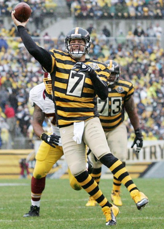 Bundesliga kits as NFL alternate unisDortmund / Pittsburgh Steelers