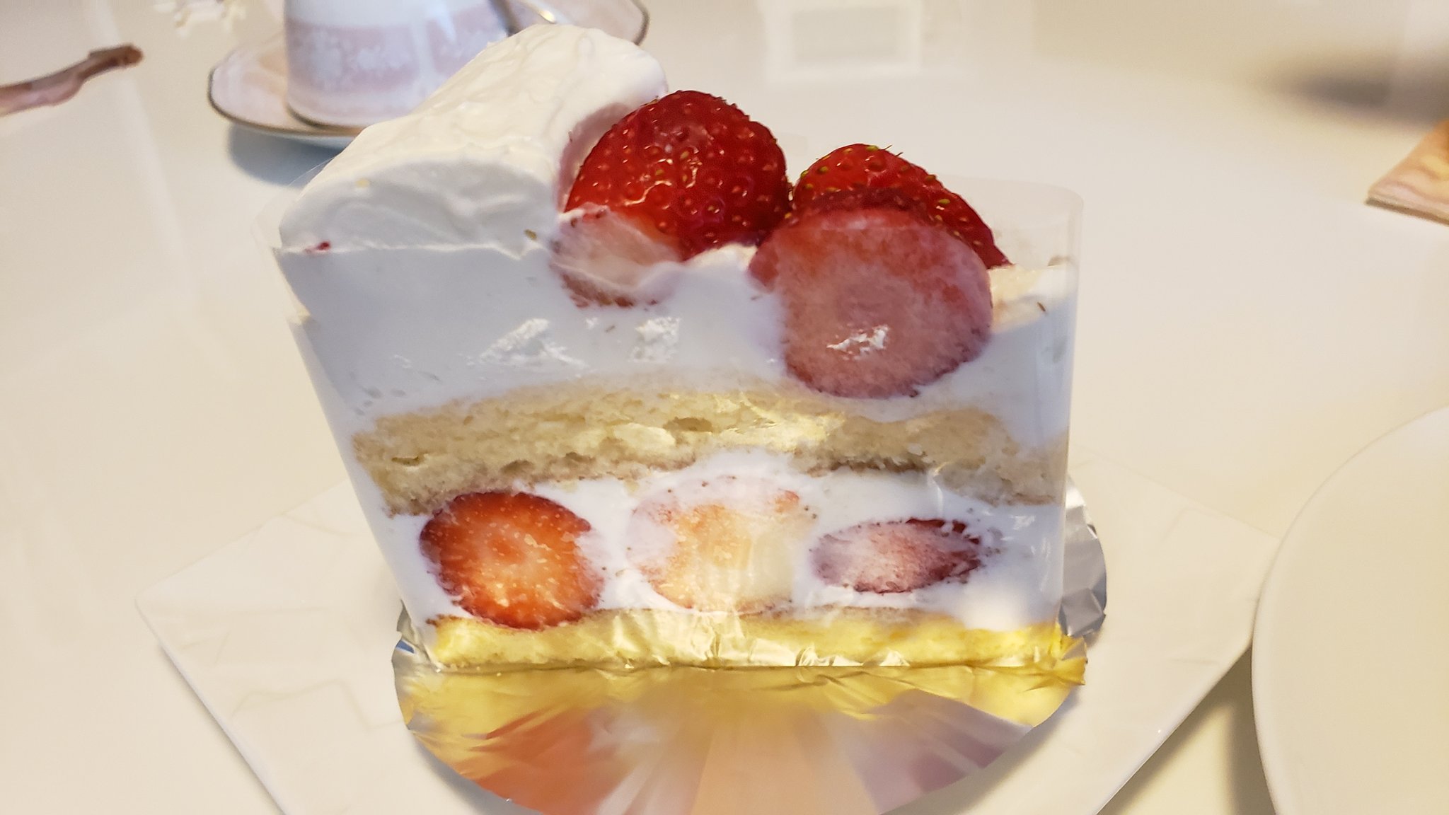 あくと 4y 北赤羽駅近くのケーキ屋さん ル クール タンドル でケーキをテイクアウト メロンケーキといちごケーキ とチーズケーキ 正式名はもっとオシャレな名前でしたが忘れてしまった すいません 家でお気に入りの紅茶と共に食べると あくと 4y 北赤羽駅近くのケーキ屋さん ル クール タンドル でケーキをテイクアウト メロンケーキといちごケーキ とチーズケーキ 正式名はもっとオシャレな名前でしたが忘れてしまった すいません 家でお気に入りの紅茶と共に食べると