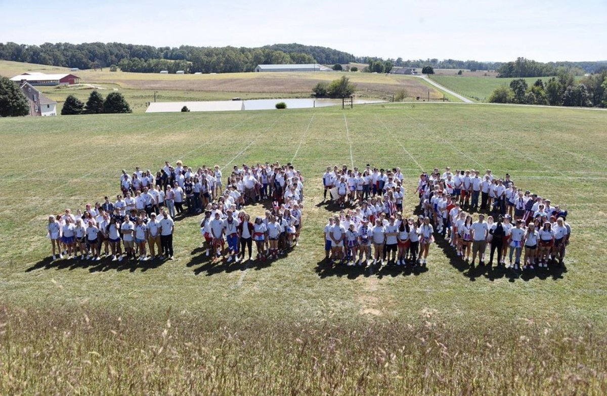 Seniors, if you have any belongings left at the school or you have obligations to turn in you can choose a time to take care of this at the school. Here is the link to sing up.
m.signupgenius.com/#!/showSignUp/…