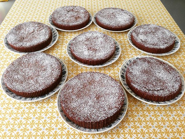 SpithurstHub's tweet photo. So Sussex Chocolate Cakes - sadly only 8 instead of 410 this year! Plus a bit of bunting at The Hub instead of at Pippingford #ElderflowerFieldsatHome #sosussexpicnic #elderflowerfieldsfestival https://t.co/mjfr3HdsoV