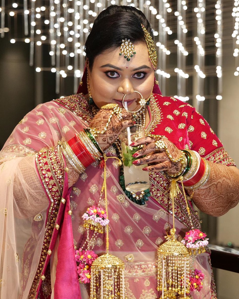 Beautiful curvy Bride ♥️
.
.
.
Makeup @parulgargmakeup
.
.
.
.
#popxowedding #indianweddingearring #indianweddingbuzz #weddingwears #popxodaily #shaadiseason #shaadibaraatiofficial #bridalmakeupcourse #bridaljewellery #bridalmakeupcourse #makeupartist #makeup2020👄💄