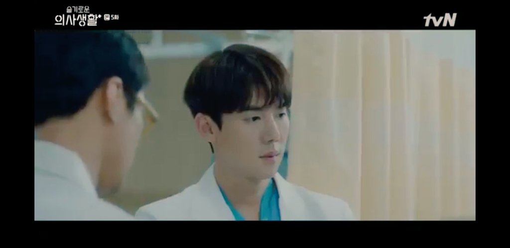 Jeongwon worried face when Gyeoul chased the abusive father: #HospitalPlaylist  #WinterGarden 