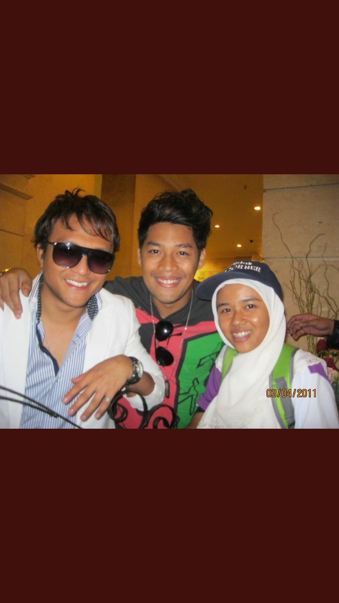 A_Sangkiew's tweet photo. @kamaladli @bdkkecik_smiles kirim wish Selamat Hari Raya https://t.co/M4MZYgGZpe