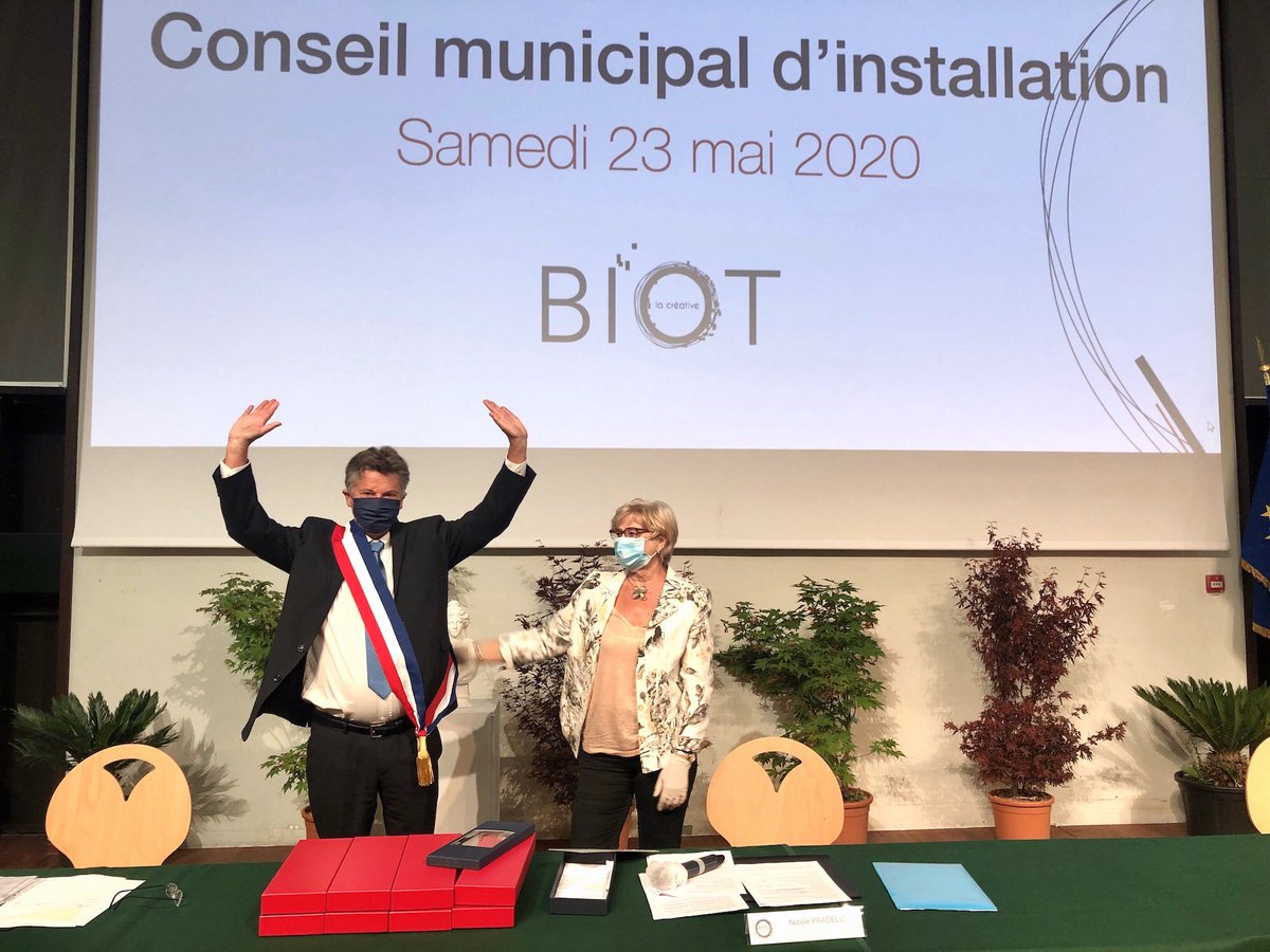 JPDERMIT's tweet image. C’est fait ! Le conseil municipal m’a élu ce matin maire de Biot à la majorité absolue et nos huit adjoints ont été installés dans leurs fonctions.
Nous avons tous hâte de nous mettre au travail pour respecter nos engagements et faire rayonner la commune. 
A très vite !