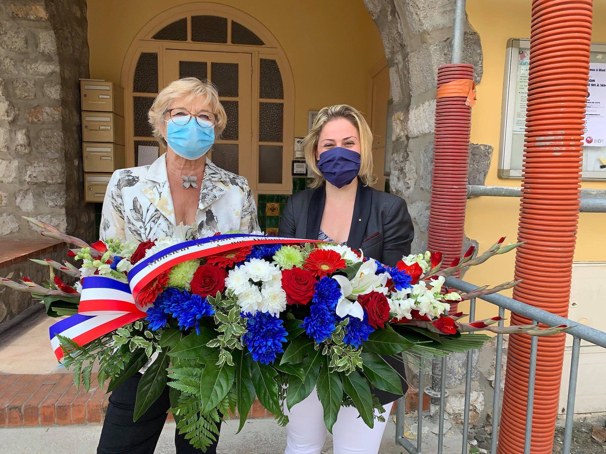 JPDERMIT's tweet image. C’est fait ! Le conseil municipal m’a élu ce matin maire de Biot à la majorité absolue et nos huit adjoints ont été installés dans leurs fonctions.
Nous avons tous hâte de nous mettre au travail pour respecter nos engagements et faire rayonner la commune. 
A très vite !