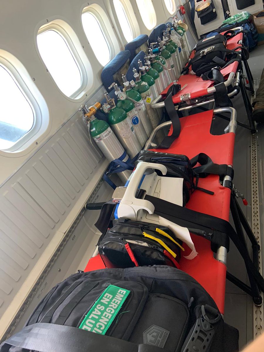 PrensaEPanama's tweet photo. Un equipo  importante, entre médicos, enfermeras y personal del SENAN, partieron hacia Nicaragua, vía aérea a buscar a los transportistas de carga varados en ese país; algunos de ellos contagiados por COVID-19.

📸 Info. / Octavio De La Guardia https://t.co/P8zhfK5qnQ