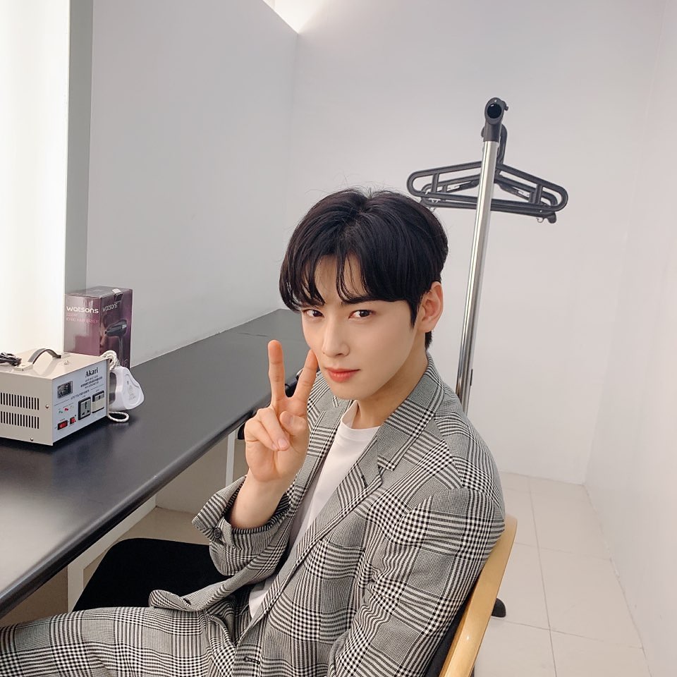 H). — 𝘔𝘪𝘯𝘺𝘶̄𝘳𝘷𝘢𝘯. tweet media