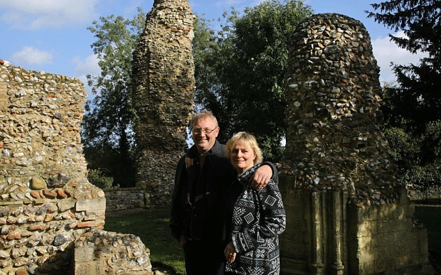 Best surviving fabric is the SW crossing pier (the NW is a big finger of core) as you can see in this photo of the 05-14 custodians. Mystified how this works with an aisleless church, sure it can open into the cloister on one side but argh. man ive spent hours on this now