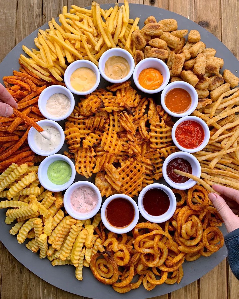OMG Which fry would you pick?? #repost <a href="/312food/">Chicago Food</a> 🍟 

#fries #frieslover #curlyfries #wafflefries #sweetpotatofries #tatertots #crinklefries