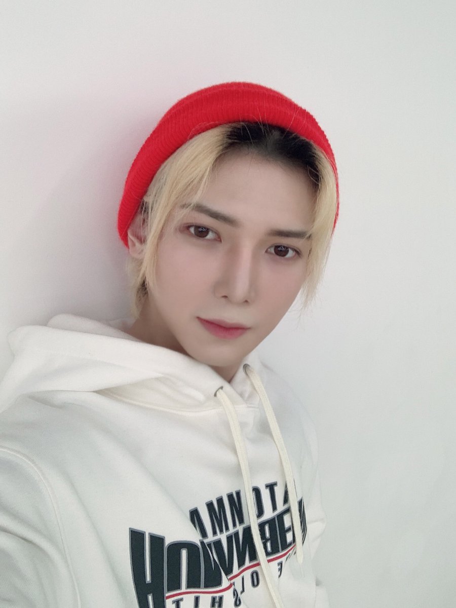 ATEEZofficial's tweet photo. [📷] (조금 이른) Bedtime Story🌙 V LIVE Behind Photo
⠀
즐거운 토요일을 1024배 더 행복하게 만들어 준 여상이와 산이🥰
오늘도 함께해줘서 고마워요 에이티니❤️
⠀
#ATEEZ #에이티즈 https://t.co/eeFojQaaoj