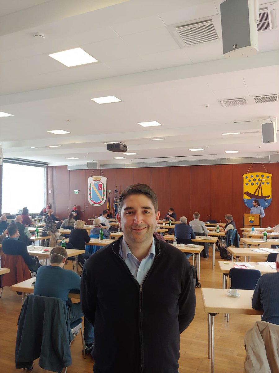 Ich freue mich riesig über die Wahl zum OB- &amp; Spitzenkandidaten für <a href="/LINKE_KVBonn/">DIE LINKE. Bonn</a> zur Kommunalwahl. Wir brauchen einen Politikwechsel an der Verwaltungsspitze &amp; im Rat: für bezahlbaren Wohnraum, die Verlehrswende &amp; einen OB der Probleme lösen und nicht nur weglächeln will! #Bonn