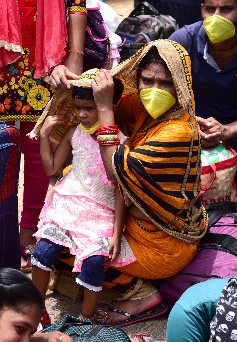 2/n No amount of appreciation will be enough for the kind of work 3 fantastic photojournalists — Asif, Sunil and  @chethan18 — have been doing for  @TOIBengaluru. In this series of photos, I hope to celebrate their work. You are free to caption. I'm posting just 1 in each tweet.