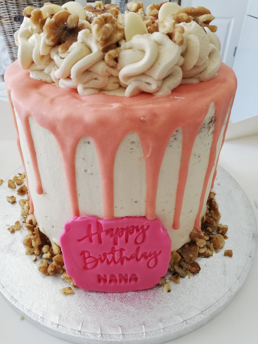 amandafroghouse's tweet image. OMG surprise birthday cake delivery and my favourite, coffee and walnut. Lockdown birthday going ok.
#coffeeandwalnutcake #SURPRISE #delivery #birthday