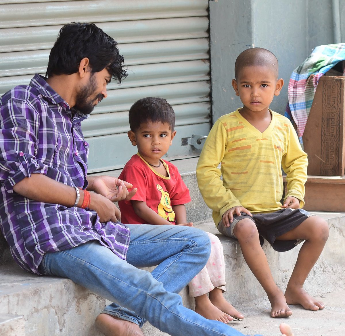 7/n No amount of appreciation will be enough for the kind of work 3 fantastic photojournalists — Asif, Sunil and  @chethan18 — have been doing for  @TOIBengaluru. In this series of photos, I hope to celebrate their work. You are free to caption. I'm posting just 1 in each tweet.