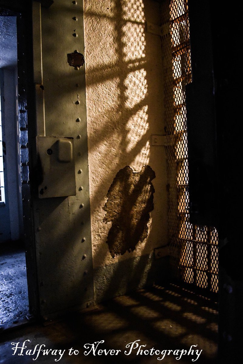 Missing exploring and taking pictures. This was the last place I photographed, before the #pandemic I think I need to find somewhere to photograph, this weekend. #photography #abandoned #LickingCountyJail #art #ArtistOnTwitter #PhotographyIsArt #photooftheday #photographers