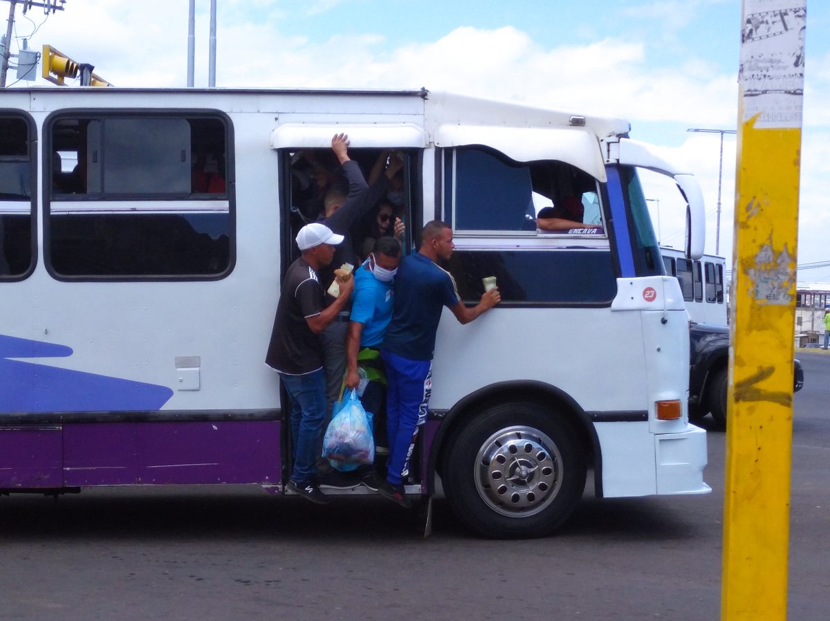mmmp20's tweet photo. "Aquí nos va a matar el hambre, no el coronavirus". 

📷: San Félix, estado Bolívar. https://t.co/i5N4H1l8pB