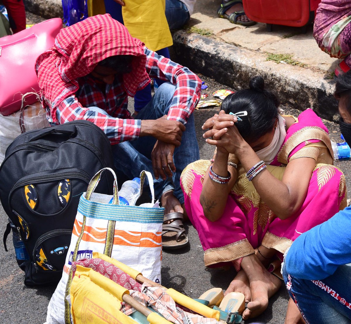 15/n No amount of appreciation will be enough for the kind of work 3 fantastic photojournalists — Asif, Sunil and  @chethan18 — have been doing for  @TOIBengaluru. In this series of photos, I hope to celebrate their work. You are free to caption. I'm posting just 1 in each tweet.