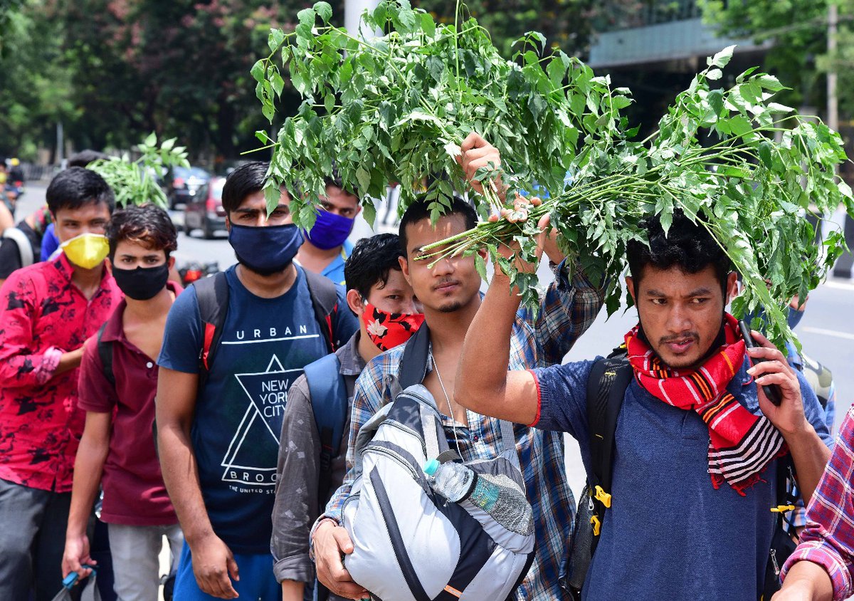 11/n No amount of appreciation will be enough for the kind of work 3 fantastic photojournalists — Asif, Sunil and  @chethan18 — have been doing for  @TOIBengaluru. In this series of photos, I hope to celebrate their work. You are free to caption. I'm posting just 1 in each tweet.