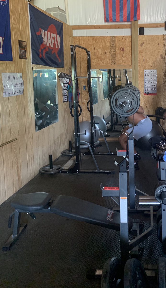 MichelleSims5's tweet photo. “The secret of change is to focus all your energy, not fighting the old, but building on the new” Blessed to have these tools at your disposal during this pandemic!!! #SaturdayMorning #focused @MalikBowen16 https://t.co/pFSvFjOB2N